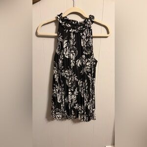 Crown & Ivy Black and White Floral blouse